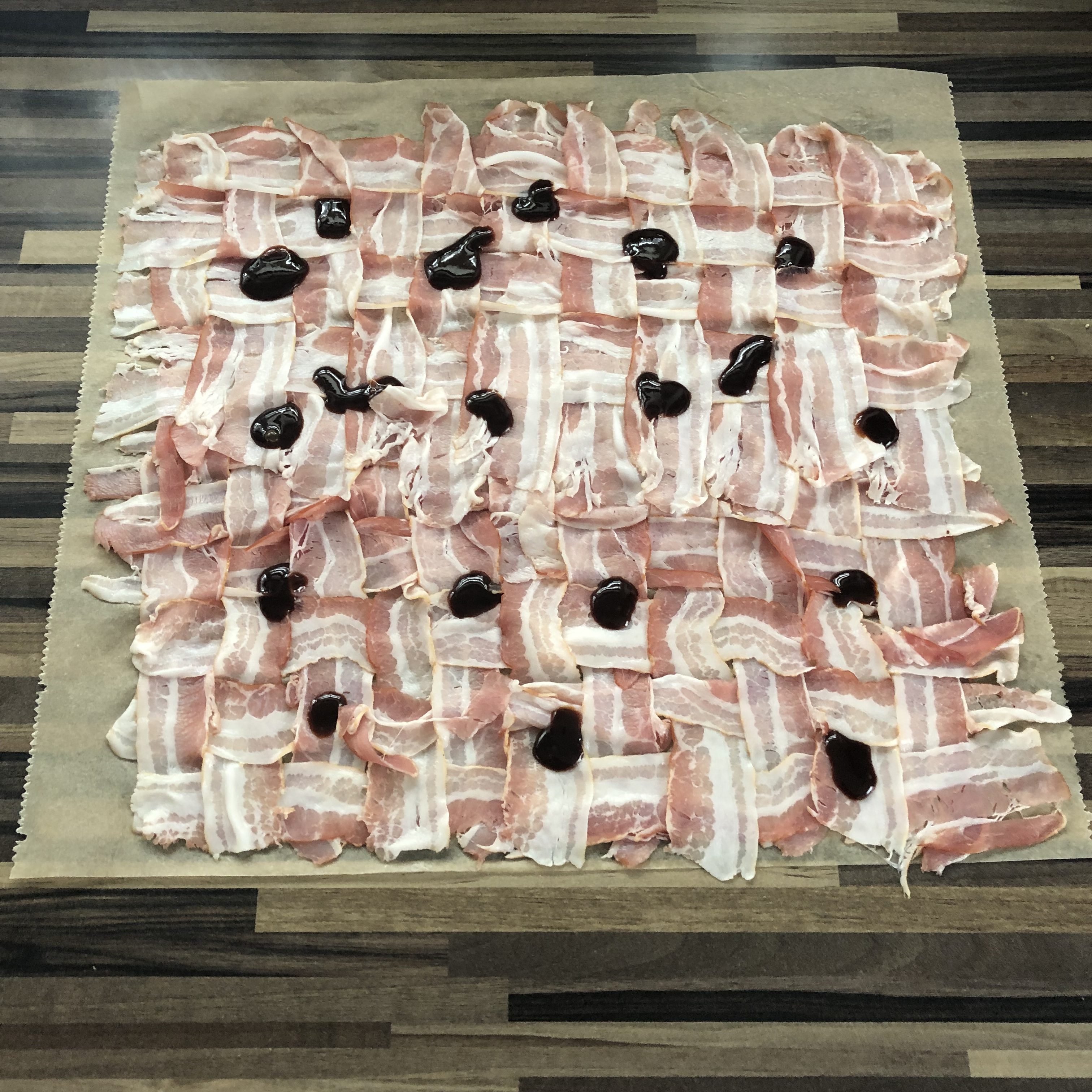 Gefülltes Schweinefilet in Bacon aus dem Hickory-Rauch